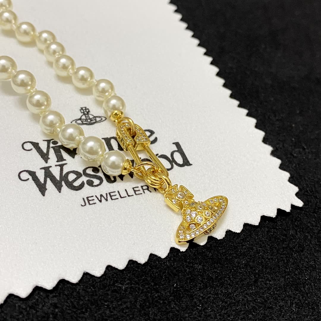 Vivienne Westwood Chloé Pearl Necklace with Logo Pendant